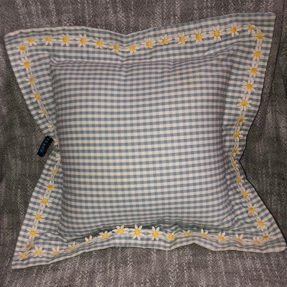 Vintage Dakotah gingham pillow with white and yellow daisy trim